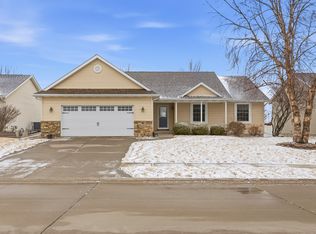 4514 Sapphire Ln, Bettendorf, IA 52722