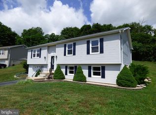 310 Lincolnway Dr, York, PA 17408