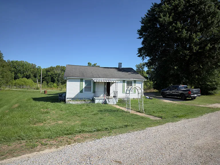230 Eastwood Dr — Photo 2