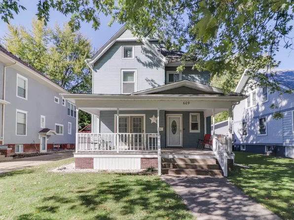 609 N Jackson St, Clinton, IL 61727