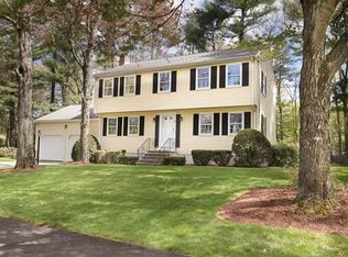27 Carriage Ln, Walpole, MA 02081