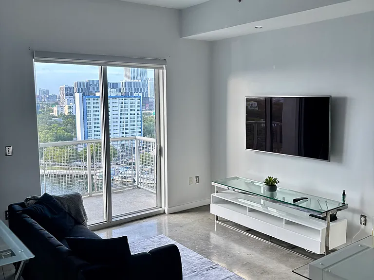 10 SW South River Dr #1208 — Photo 4