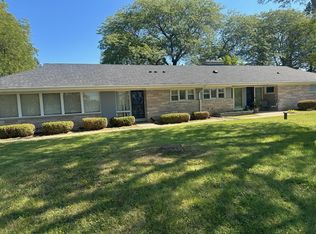 8850 N Range Line Rd, River Hills, WI 53217