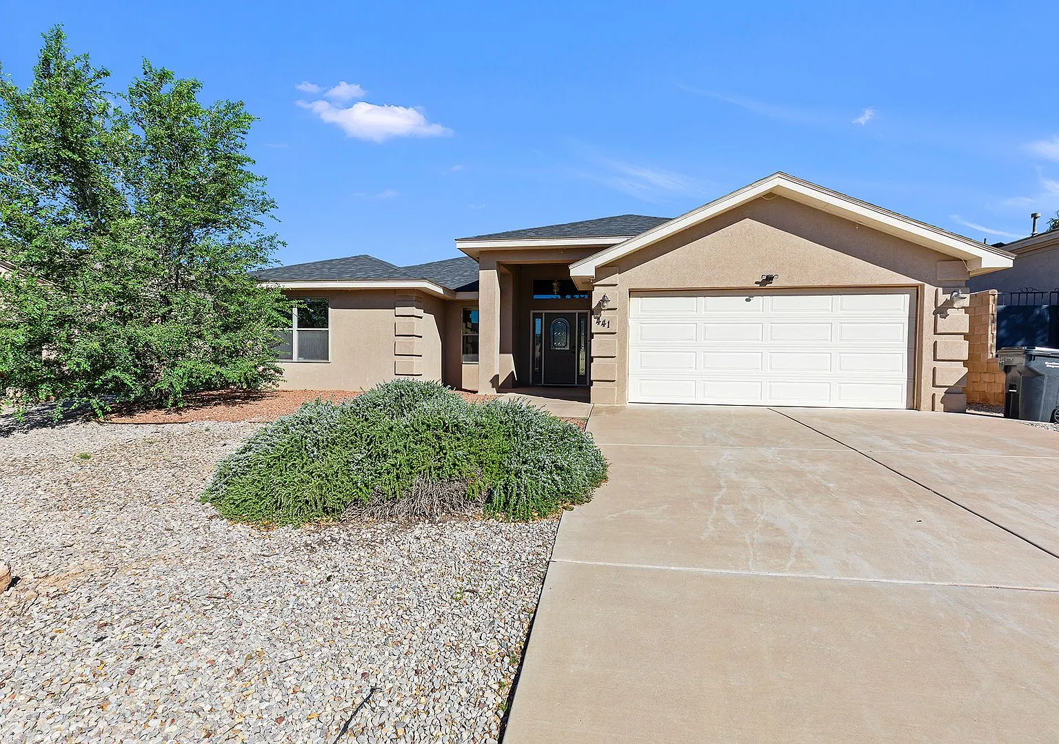 Spacious 4 Bedroom 2 Bath House near Golf Course — Photo 2
