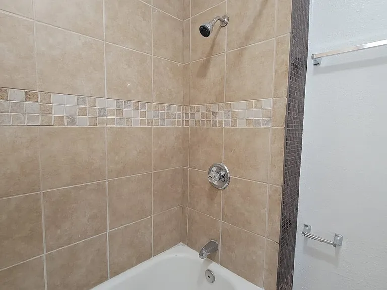1315 W 101st St #1 — Photo 14