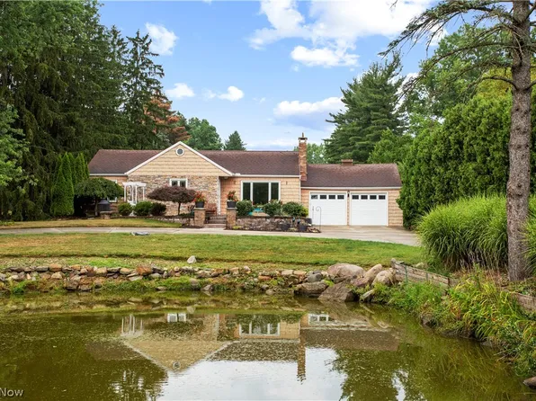 2373 E Wallings Rd, Broadview Heights, OH 44147