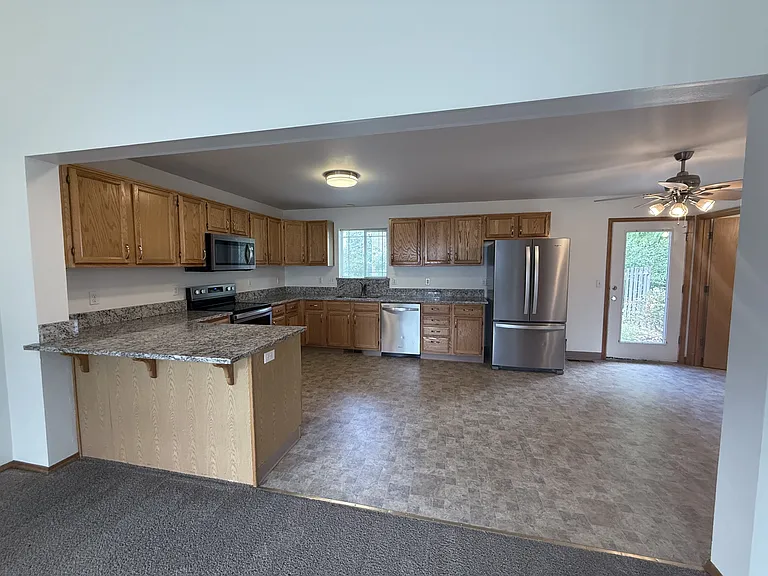 991 Mill St — Photo 4
