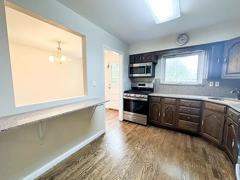 11 N Derby Rd — Photo 8