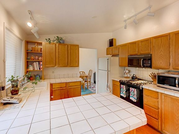 5th image of 5516 175th St SW