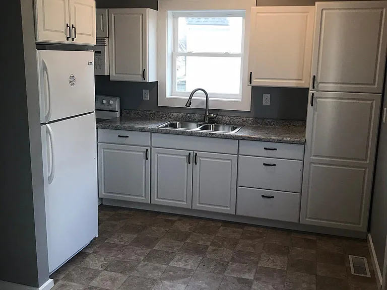 121 N White St — Photo 4