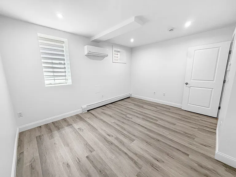 54 Broad Ave #D3 — Photo 8