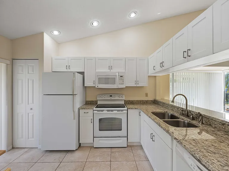 5370 Myrtle Wood #5370 — Photo 27