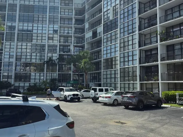 800 Parkview Dr, Hallandale Beach, FL