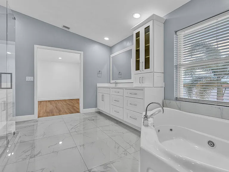 10290 NW 60th Pl — Photo 48