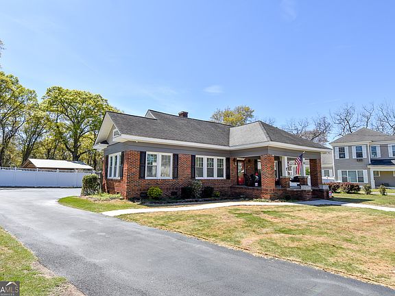 5th image of 503 Forsyth St