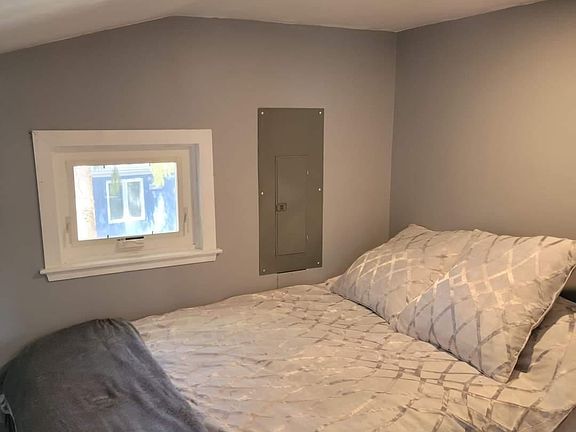 queen bed