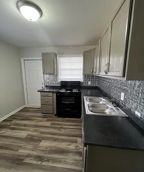 855 Bellevue St #A — Photo 3