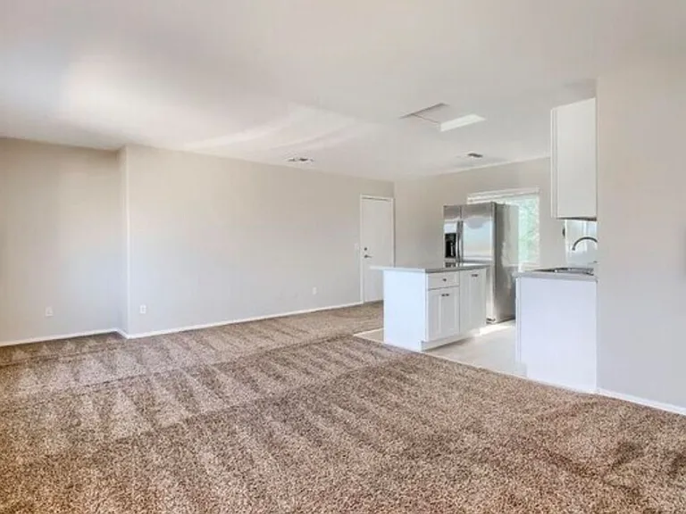 5323 E Taylor St — Photo 3