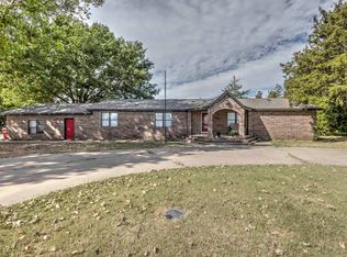 1202 N Pine St, Waurika, OK 73573