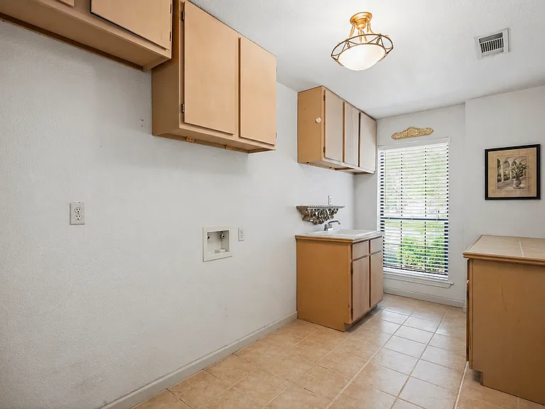 265 E Dove Rd — Photo 34
