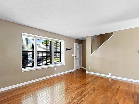 3rd image of 7701 Kelvinway Dr