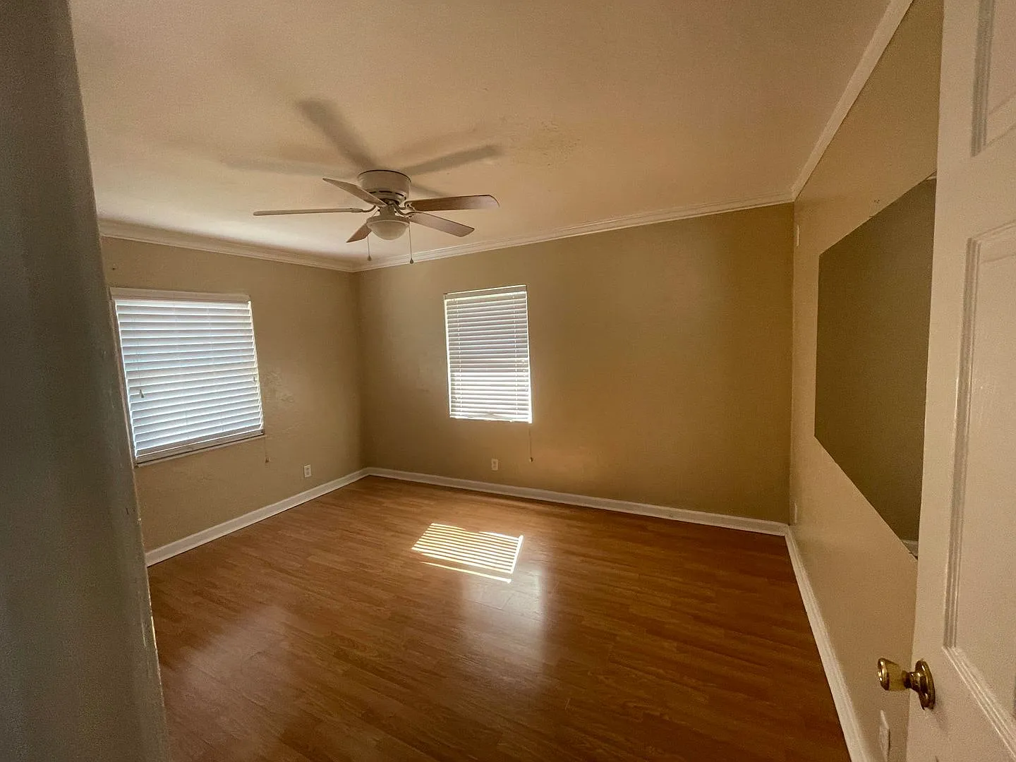2 Bedroom Home in the Heart of Bradenton — Photo 4