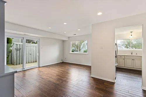 33 Hillcroft Way Photo 1