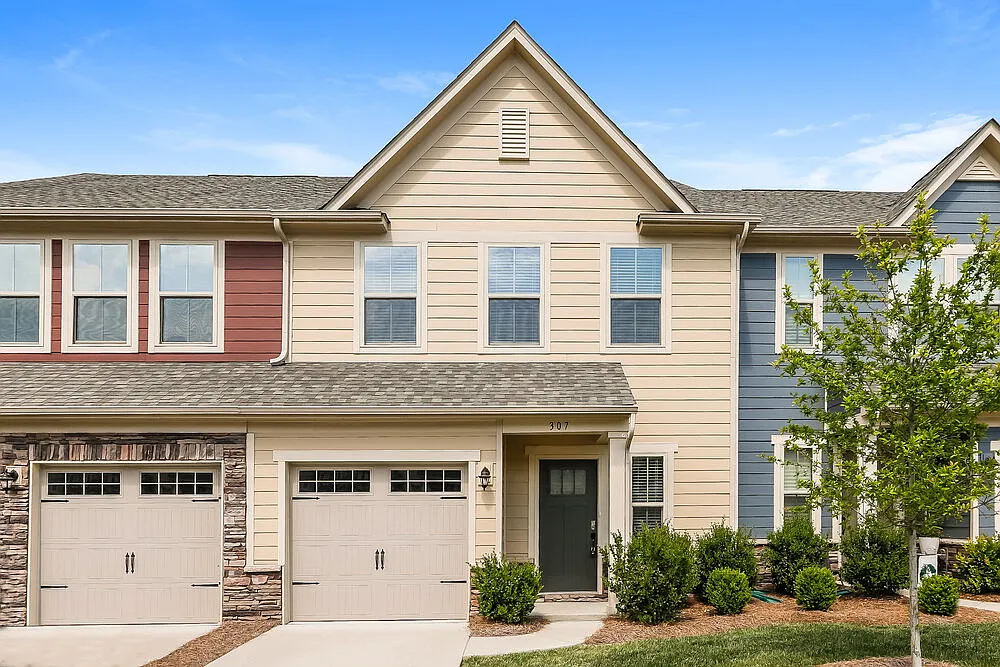 3 bed, 2.5 bath, 1760 sqft, $2,375 — Photo 1