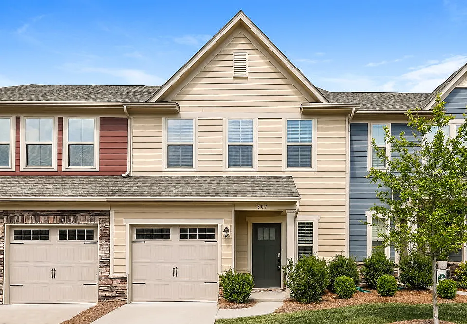 307 Pond Place Ln