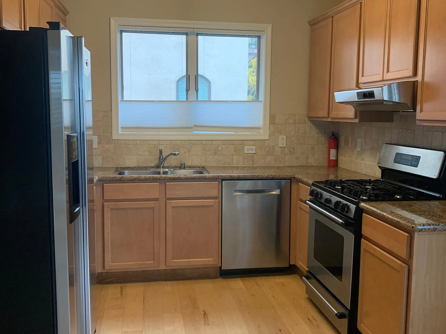 2 bed, 1.5 bath, 1031 sqft, $4,500 — Photo 4