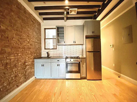 Rented by Artur Gutman, LREB | media 46