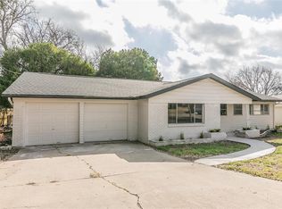 1305 Sproles Dr, Benbrook, TX 76126