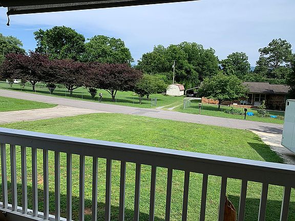 5th image of 123 Hill Cir