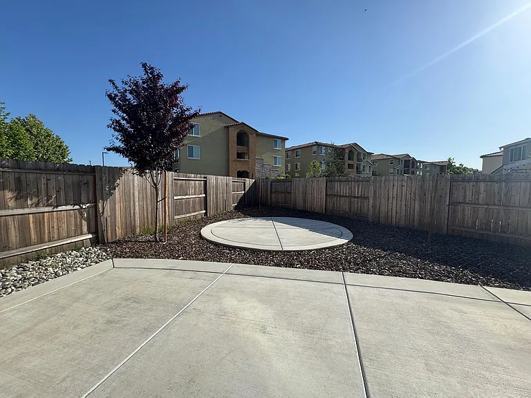 572 Knightsbridge Ct — Photo 25