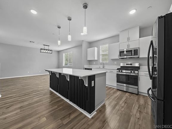 3rd image of 5223 Surfwalk Way #111