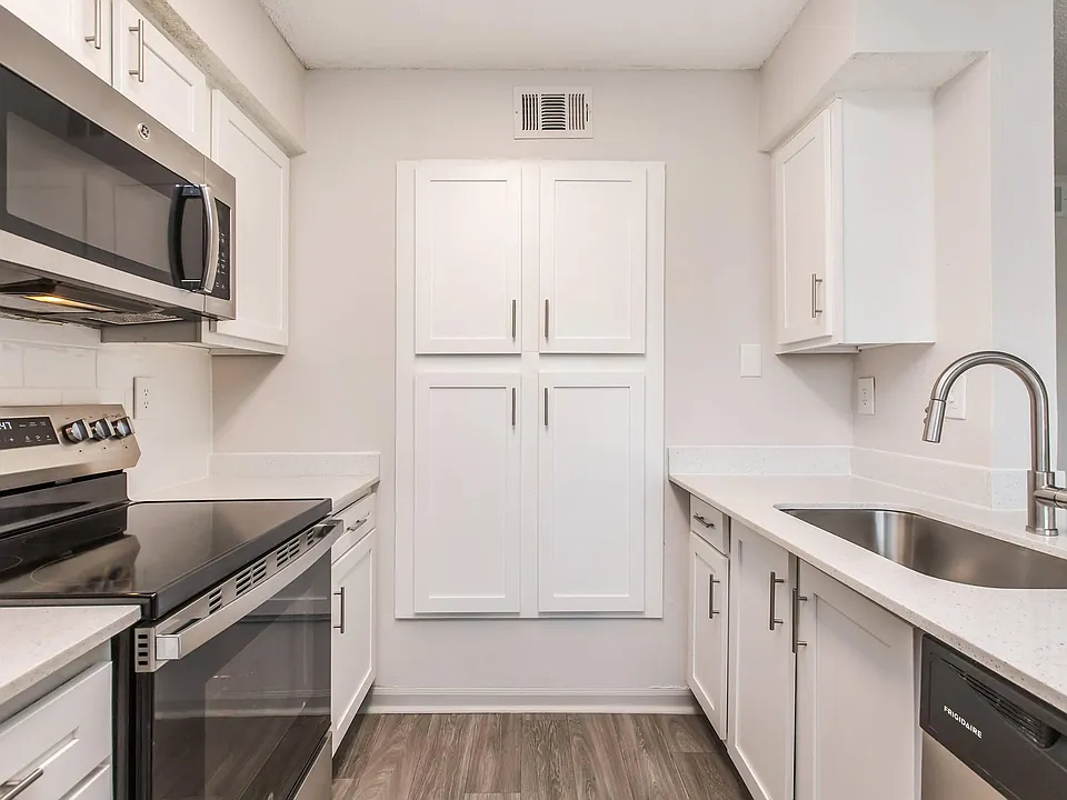 Summerlake Apartments