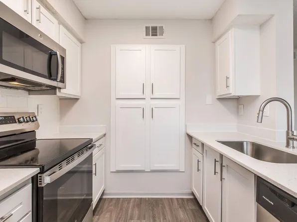 Summerlake Apartments