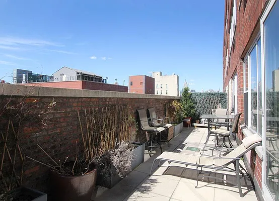 Rented by Warburg | media 26