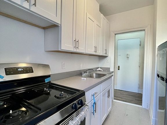 3rd image of 1030 Carroll St #D