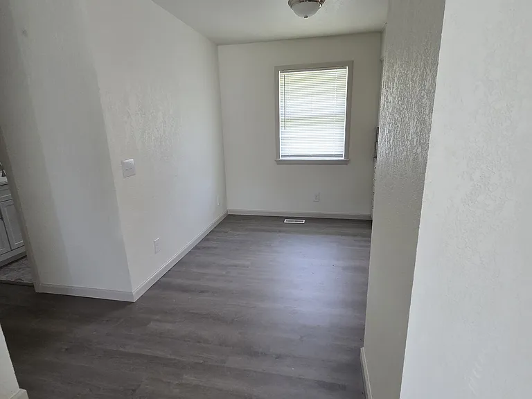 717 E 56th Ave — Photo 7