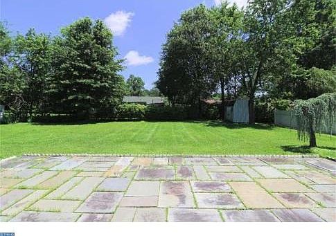 5th image of 18 Shull Dr