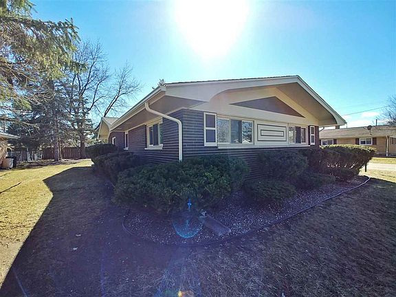 4th image of 3435 Peale Dr