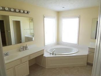 5th image of 15561 Smithfield Dr