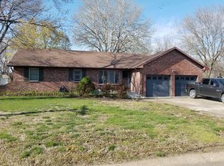 708 Village Dr, Girard, KS 66743