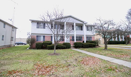 Extra Large 2BR Apartment! 950 SF! Big BR's, On Site Laundry, CA, Storage Locker and Garage w/ Re... — Photo 1