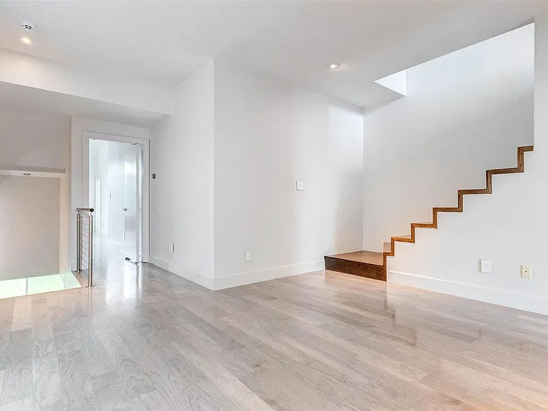 1222 Marconi St — Photo 34