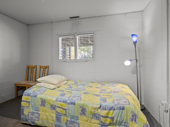 4th image of 325 Mace Hill St