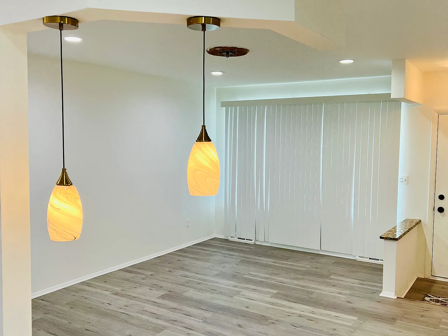 3 bed, 2320 sqft, $2,300 — Photo 3