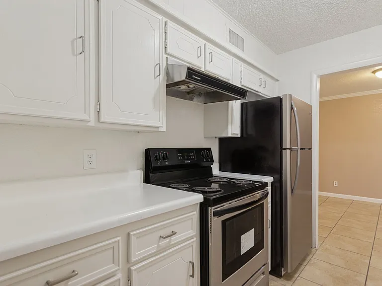 4555 Altamesa Blvd — Photo 11
