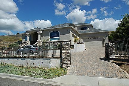 3rd image of 1025 Cervantez Ct